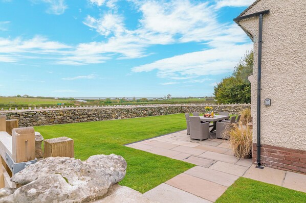 Cottage | Outdoor dining - Colt Park Cottage (Ulverston)