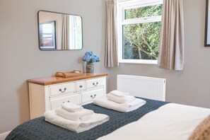 3 bedrooms, individually decorated, individually furnished, free WiFi - Colt Park Cottage (Ulverston)