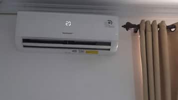 Economy Double Room | Laptop workspace, bed sheets