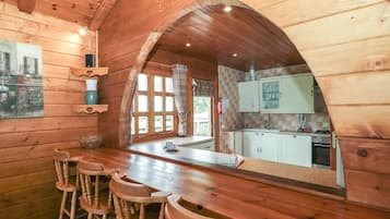 Fridge, dishwasher, cookware/dishes/utensils