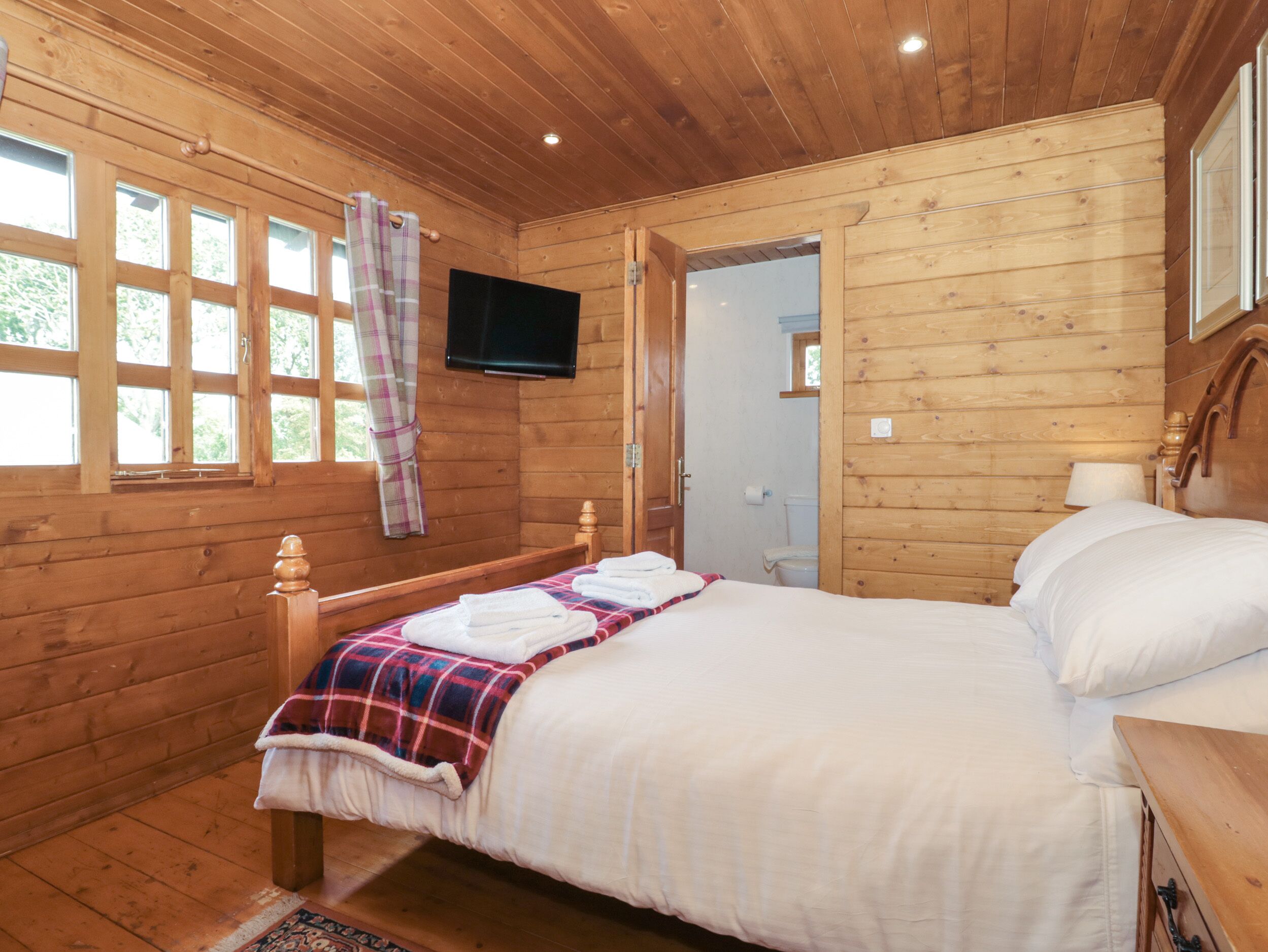 3 habitaciones, decoración personalizada y muebles diferentes 