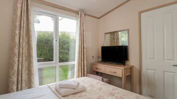 2 bedrooms, individually decorated, individually furnished, free WiFi