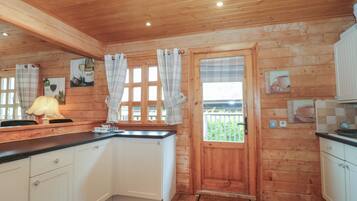 Fridge, dishwasher, cookware/dishes/utensils