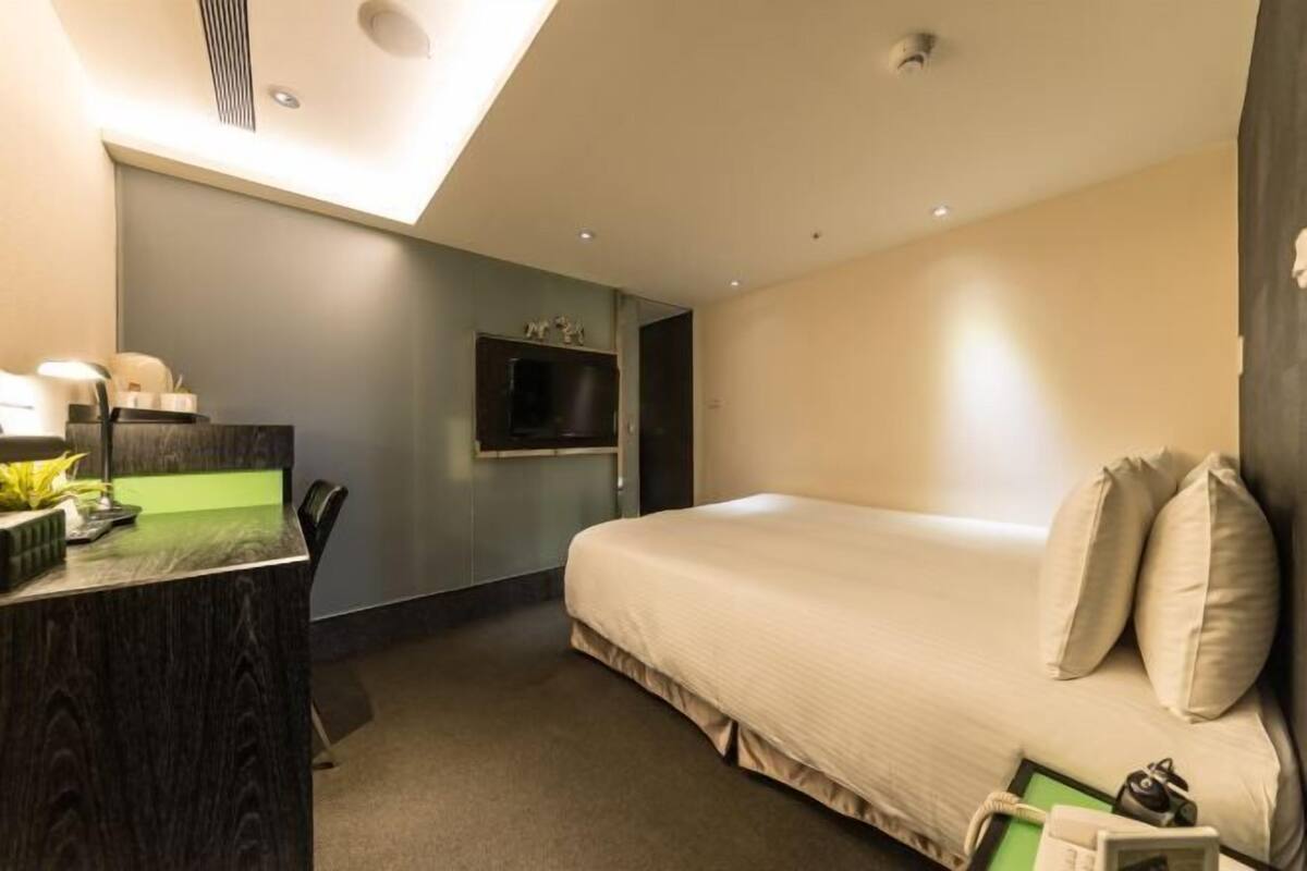 1 bedroom, in-room safe, iron/ironing board, free WiFi