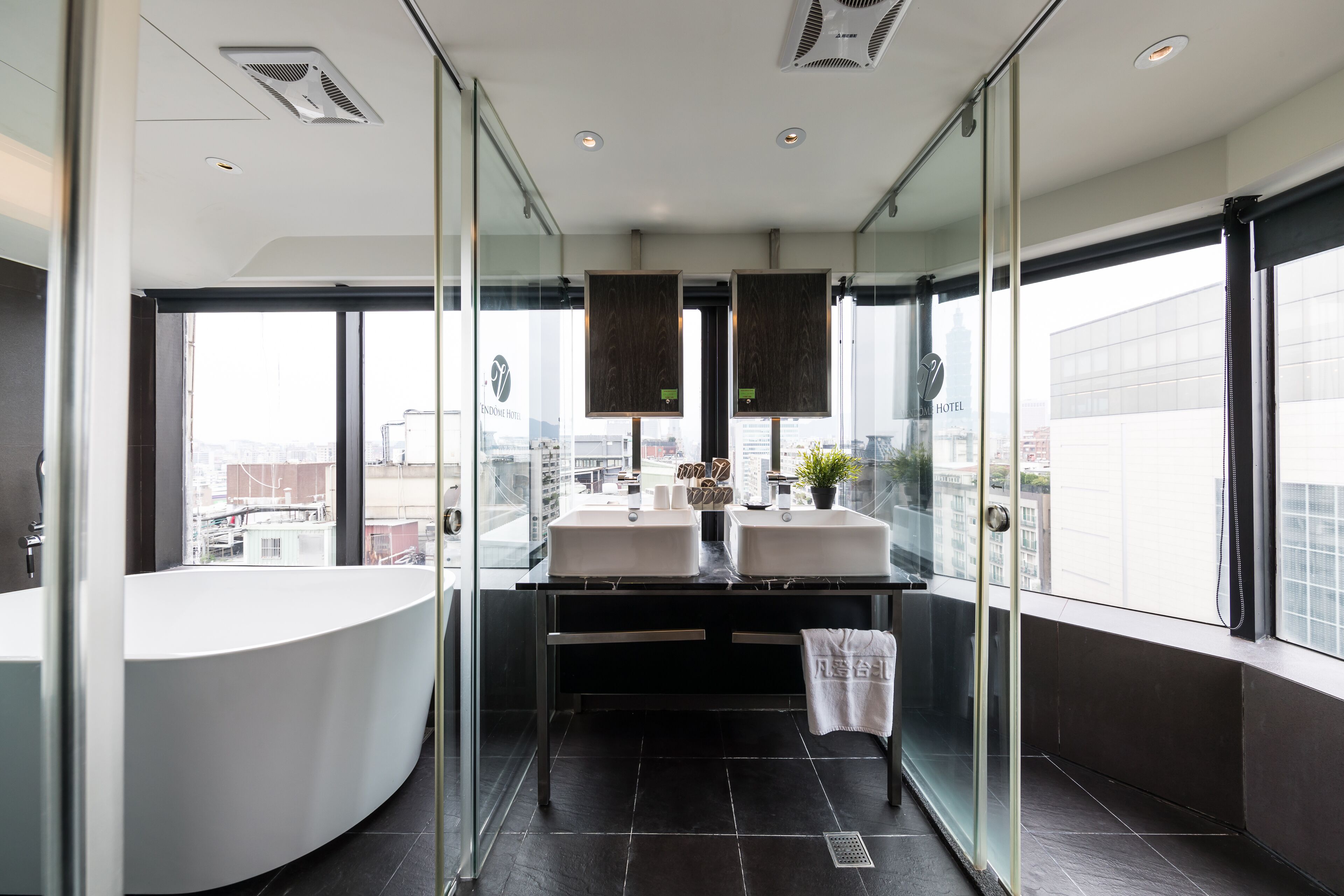 Kamar Premium | Kamar mandi | Pengering rambut dan sandal