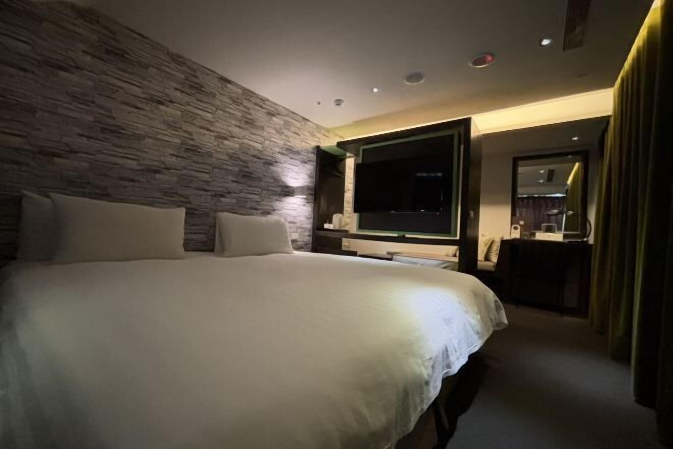 客房内保险箱、熨斗/熨板、免费 WiFi