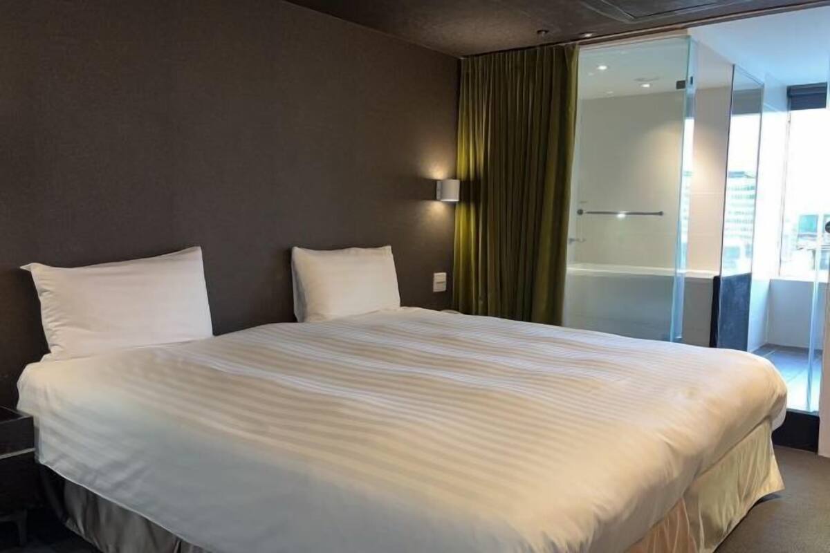 1 bedroom, in-room safe, iron/ironing board, free WiFi