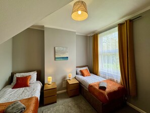 3 bedrooms, desk, iron/ironing board, free WiFi