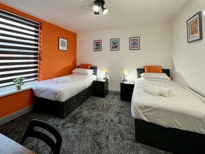 5 chambres, bureau, fer et planche à repasser, Wi-Fi gratuit