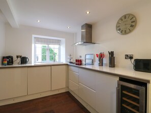 Lava-louças, talheres/pratos/utensílios de cozinha