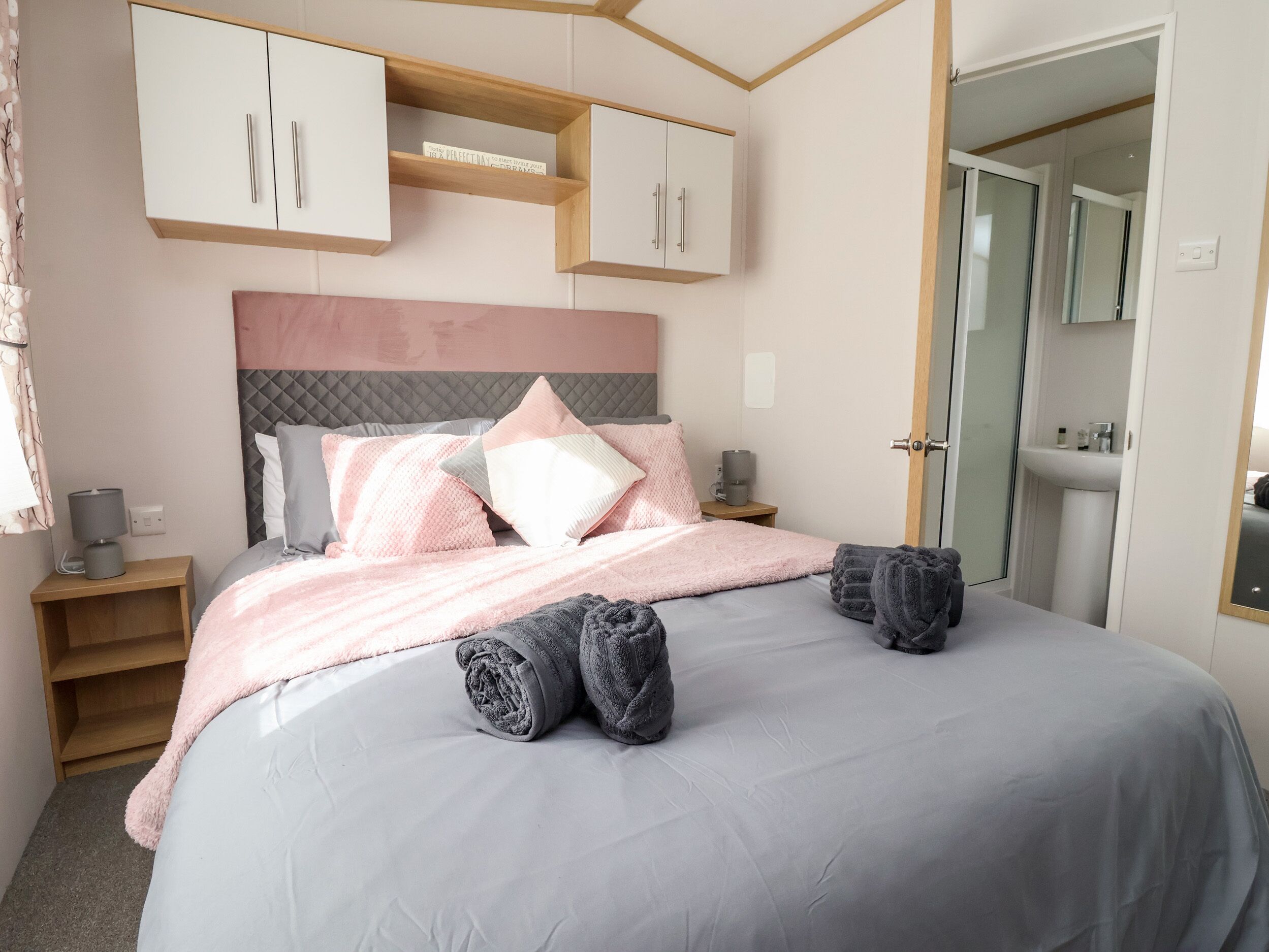 2 bedrooms, individually decorated, individually furnished, free WiFi