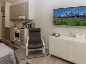 Køleskab, mikrobølgeovn, opvaskemaskine, brødrister