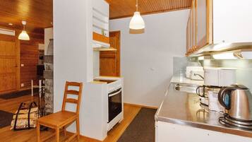 Refrigerador, microondas, lavavajillas, utensilios de cocina