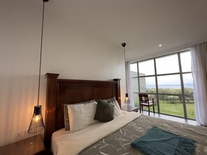 Exklusiv bungalow - 1 sovrum | 1 sovrum, individuell inredning, unika möbler och skrivbord