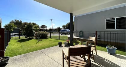 6 Drake Street, Golden Beach - pet friendly