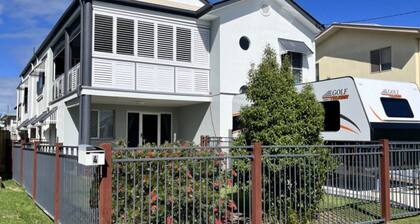 Drakes Hideaway Pet Friendly, Golden Beach Retreat