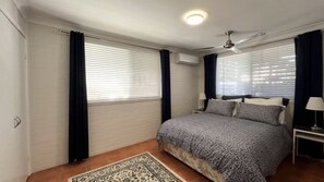 3 bedrooms, bed sheets