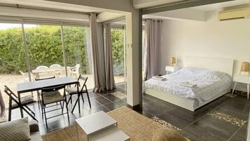 1 bedroom, iron/ironing board, travel cot, WiFi