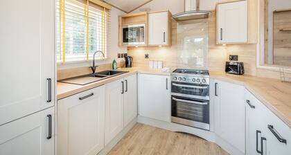 Hot Tub Lodge 3 Pet Friendly