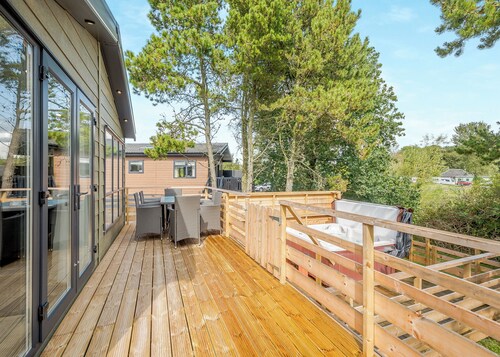 Hot Tub Lodge 3 Pet Friendly