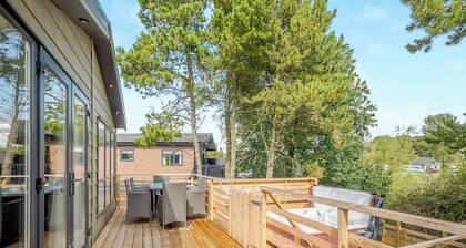 Hot Tub Lodge 3 Pet Friendly