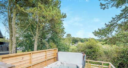 Hot Tub Lodge 3 Pet Friendly