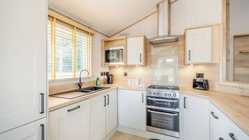 Fridge, oven, stovetop, toaster