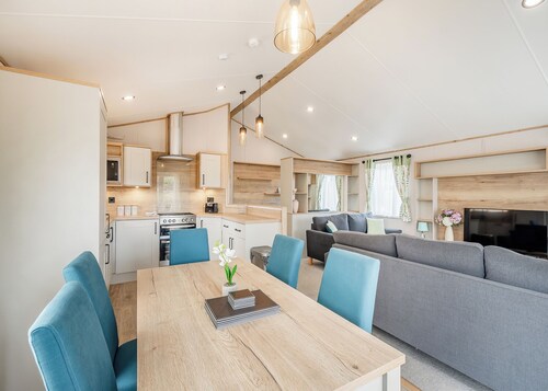 Hot Tub Lodge 3 Pet Friendly