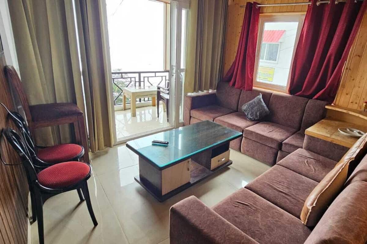 Casa Arhan l Luxury Brand New 2BHK near | リビング エリア | 32 インチの薄型テレビ (ケーブル放送視聴可)