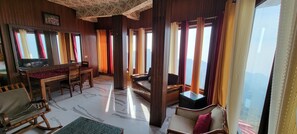 32-inch flat-screen TV with cable channels - Casa Arhan Luxury Mussoorie Homestay (Dehradun)