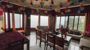 32-inch flat-screen TV with cable channels - Casa Arhan Luxury Mussoorie Homestay (Dehradun)