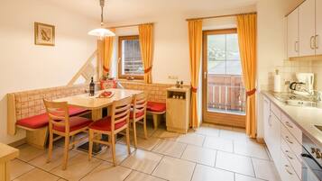 Kühlschrank, Ofen, Herdplatte, Geschirrspüler