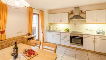 Kühlschrank, Ofen, Herdplatte, Geschirrspüler