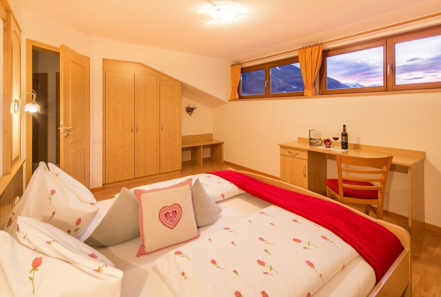 2 chambres, fer et planche à repasser, Wi-Fi gratuit, draps fournis