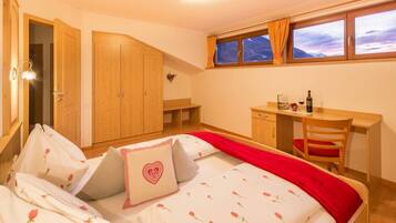 2 chambres, fer et planche Ă repasser, Wi-Fi gratuit, draps fournis