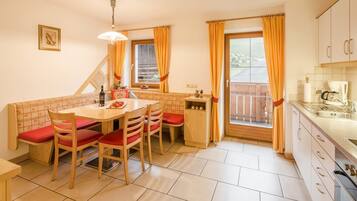 Kühlschrank, Ofen, Herdplatte, Geschirrspüler