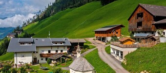 Apartment "Voppichlhof Enzian" with Mountain View, Shared Garden & Wi-Fi