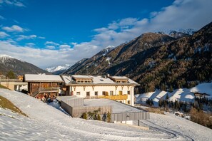 Exterior - Apartment "Voppichlhof Enzian" with Mountain View, Shared Garden & Wi-Fi (San Giacomo Valle Aurina)