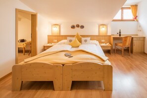 2 bedrooms, free WiFi, bed sheets - Apartment "Voppichlhof Alpenrose" with Mountain View, Shared Garden & Wi-Fi (San Giacomo Valle Aurina)