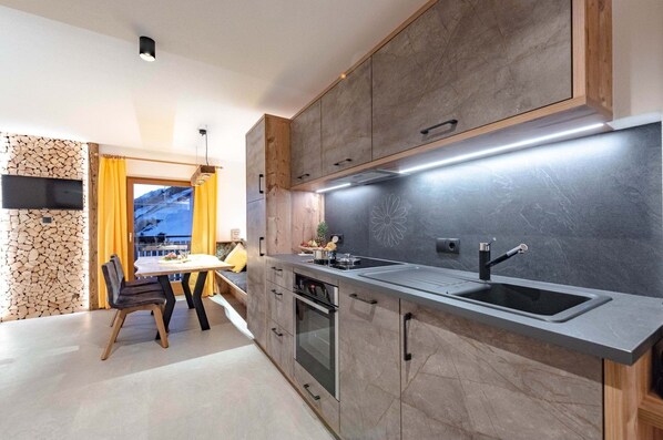 Geladeira, fogão, cooktop, lava-louças