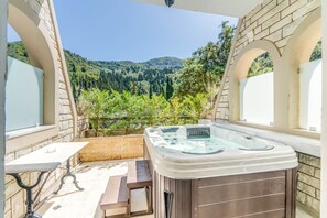 Bain à remous extérieur
