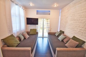 TV, DVD player, stereo - Apartment 'Doliva Studio' with Private Pool, Mountain View, Wi-Fi and Air Conditioning (Corfu)