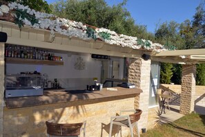 Bar (in der Unterkunft)