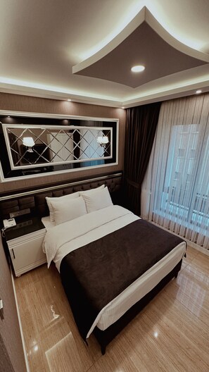 Habitación estándar doble, 1 cama de matrimonio, materiales antialérgicos | Ropa de cama de alta calidad, colchones Select Comfort, caja fuerte