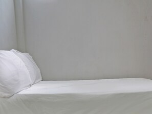 Standard Double Room - OYO Life 92919 Kost Wijaya Kusuma Lake Syariah (Madiun)