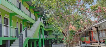 OYO Life 92919 Kost Wijaya Kusuma Lake Syariah