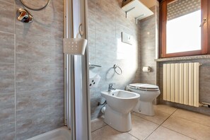 Doccia, asciugacapelli, asciugamani