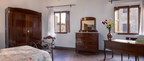 1 غرفة نوم ومكواة/لوح كي وواي فاي مجانًا وملاءات أسرّة