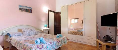 1 bedroom, iron/ironing board, free WiFi, bed sheets