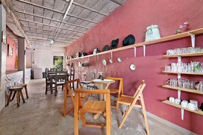 Outdoor dining - Holiday Home 'Vivienda V Torres 4' with Mountain Views, Wi-Fi and Air Conditioning (Vega de San Mateo)